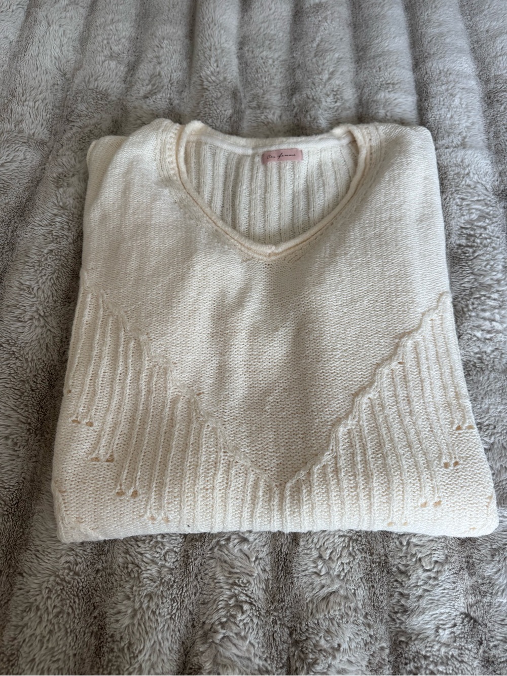 Cream V-Neck Knit Sweater - Unbranded